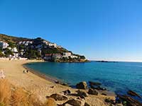 LAS PLAYAS Y CALAS DE ROSAS EN LA COSTA BRAVA